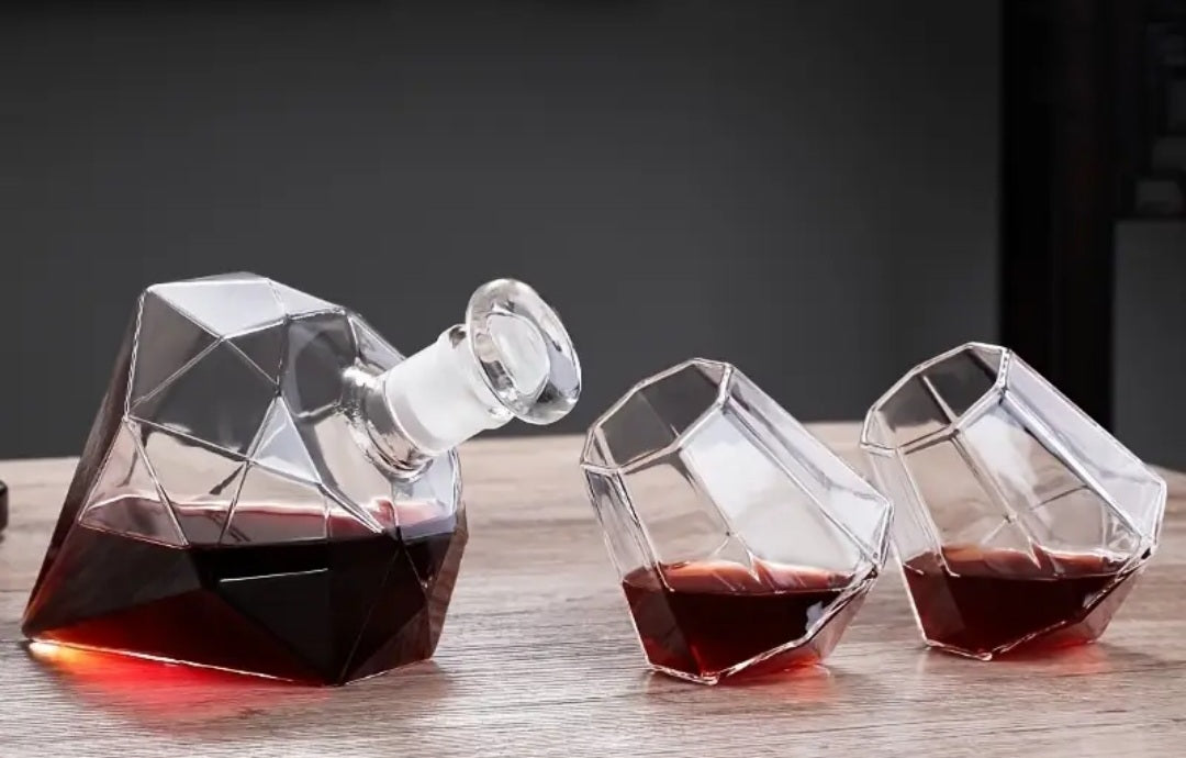Luxury Diamond Glass Decanter Set with 2 Glasses