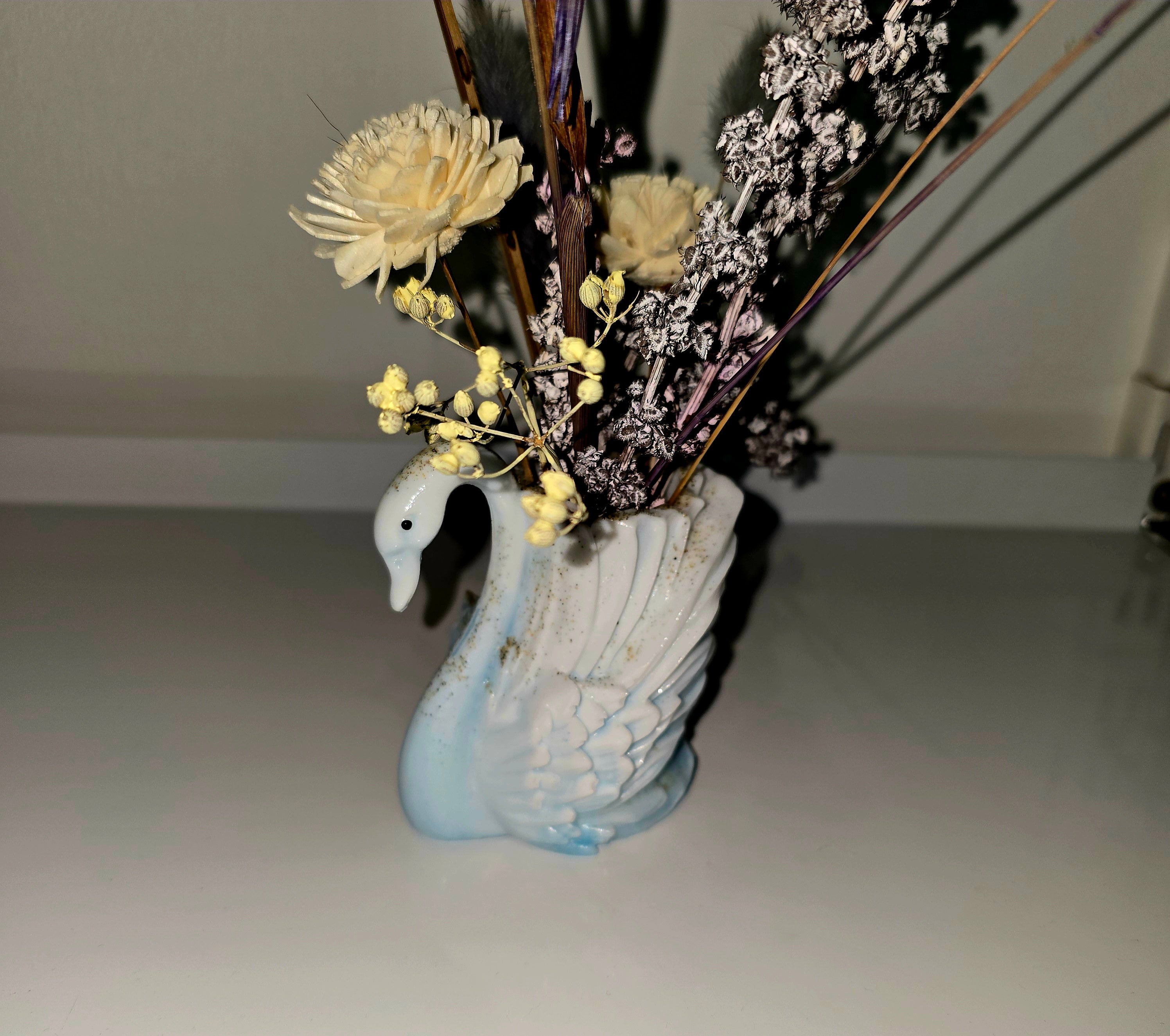 Handmade Epoxy Resin Swan Mini Vase – Decorative Home Accent (Approx. 10 cm)