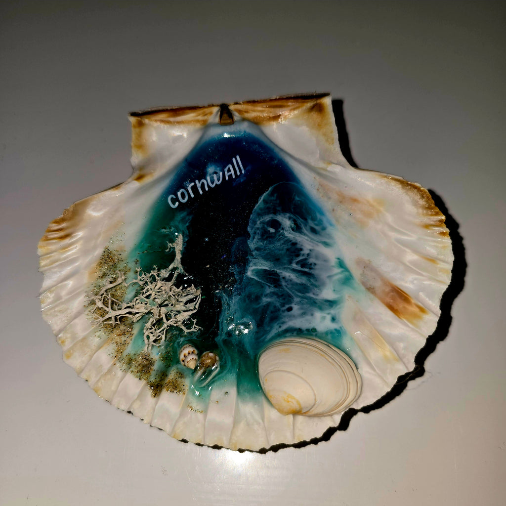 Handmade Resin Seashell Decor – Coastal Theme (8–10 cm)