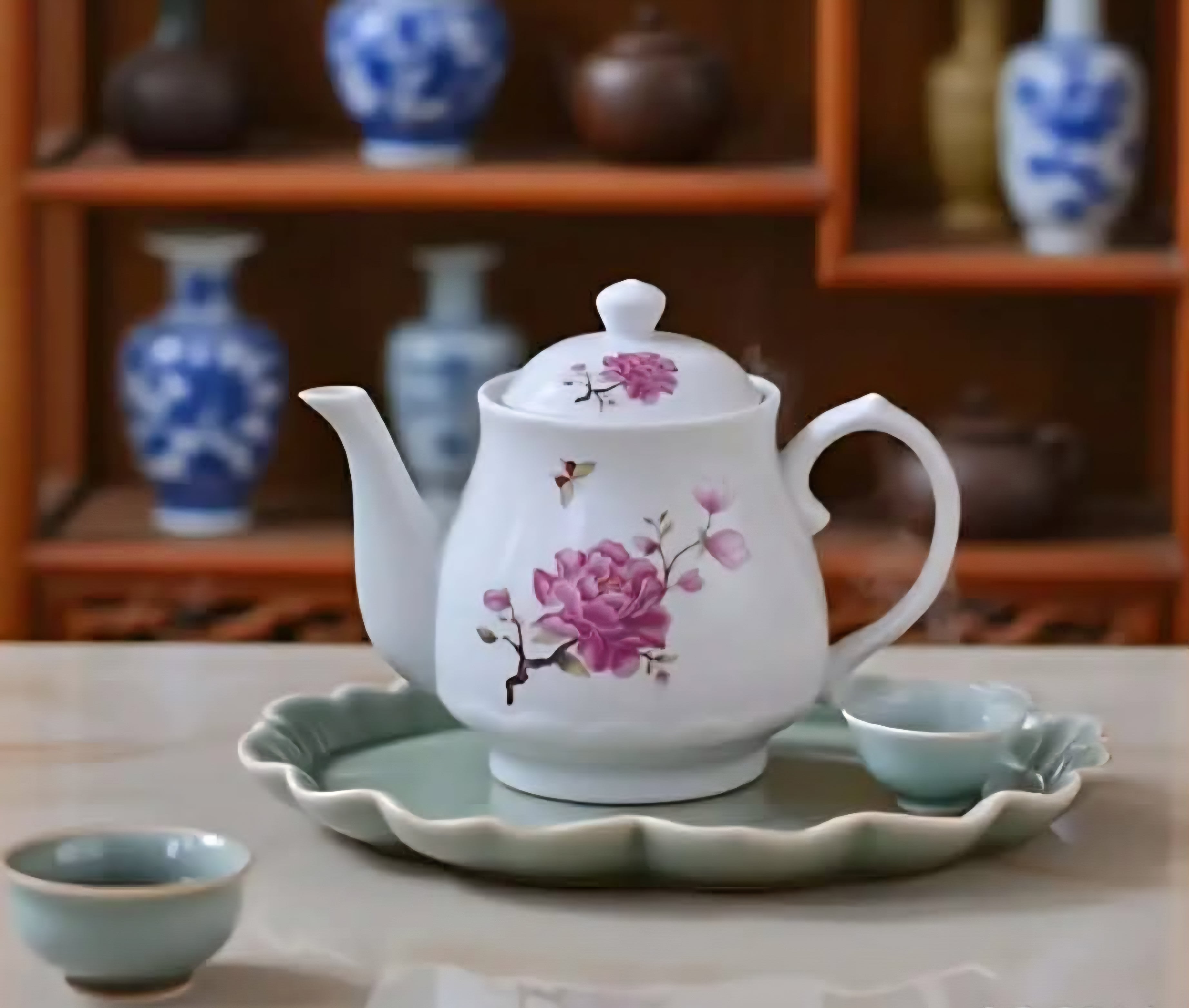 Elegant Ceramic Teapot 800 ml – Floral Design, Classic Oriental Style