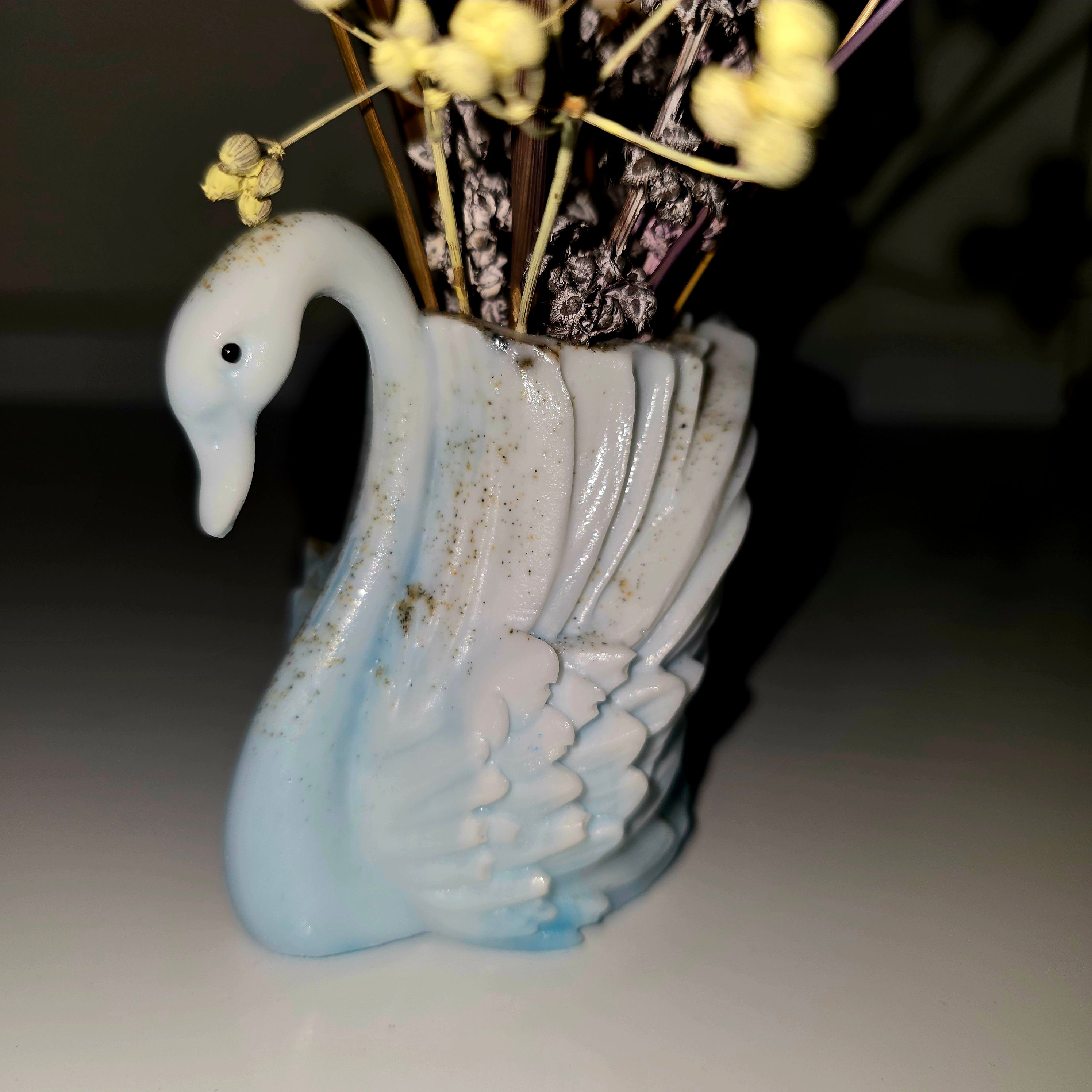 Handmade Epoxy Resin Swan Mini Vase – Decorative Home Accent (Approx. 10 cm)