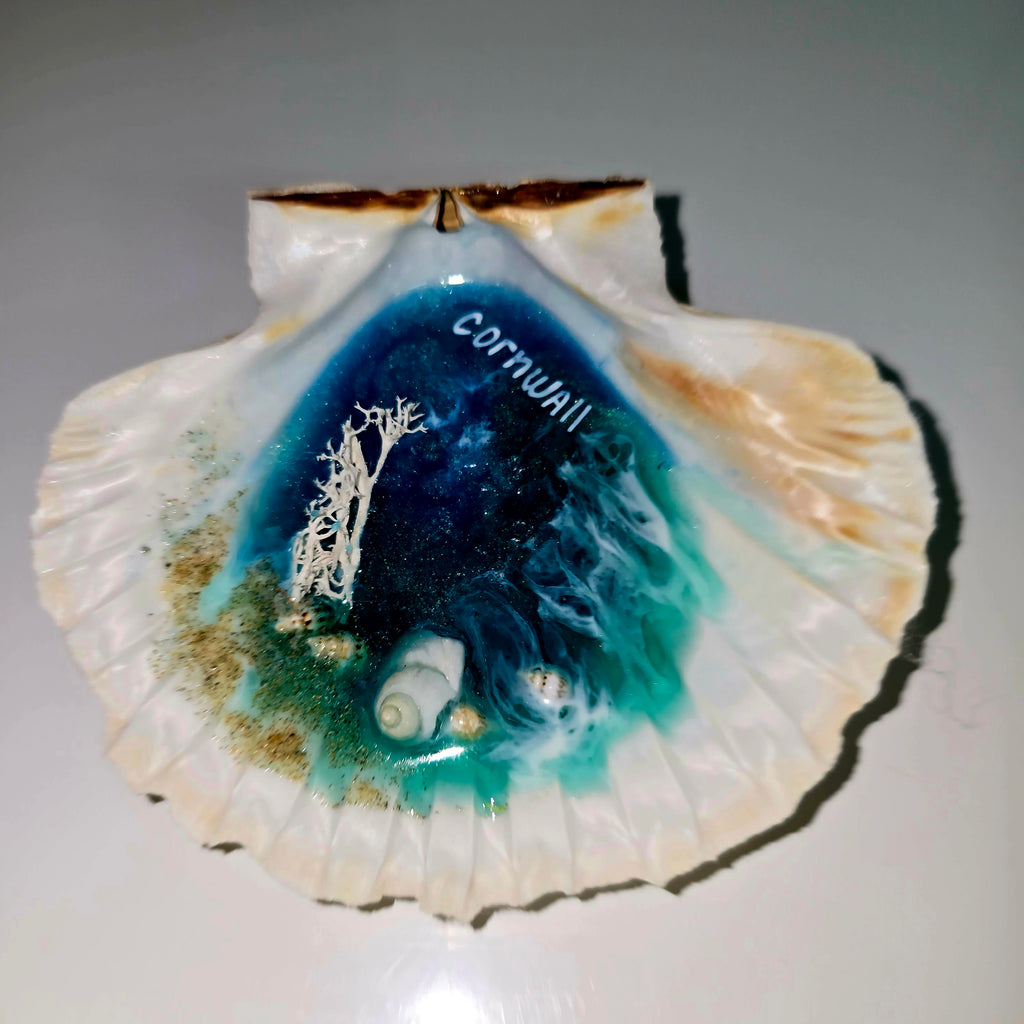 Handmade Resin Seashell Decor – Coastal Theme (8–10 cm)