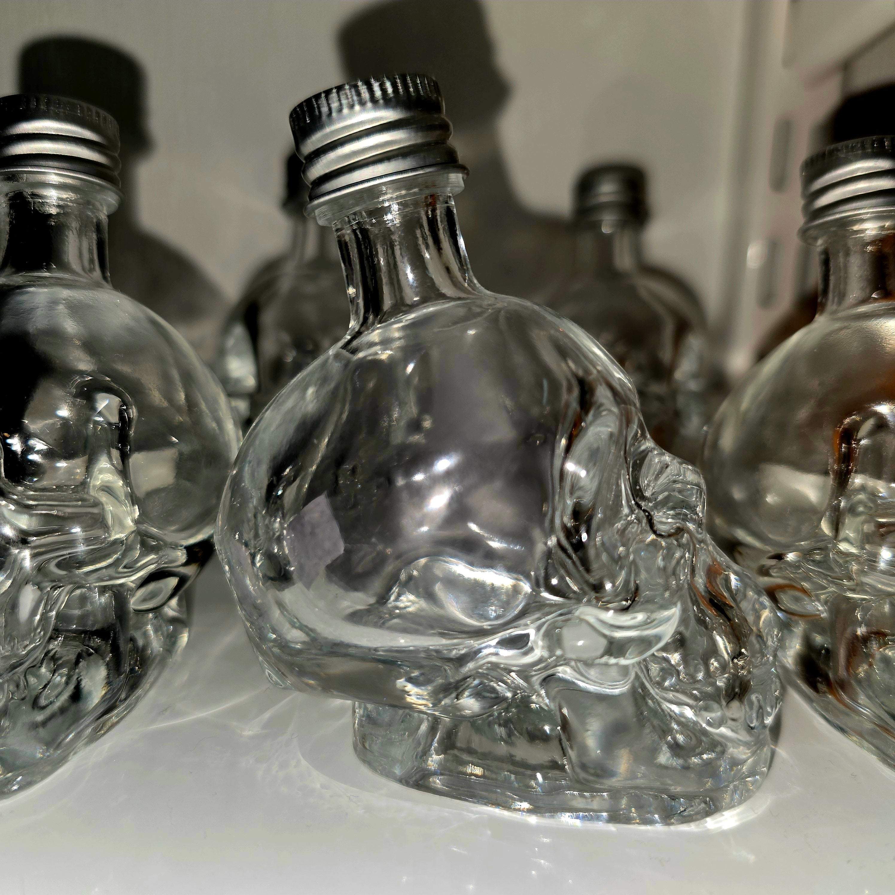 Mini Skull Glass Bottle – 9 cm Decorative Spirit Bottle