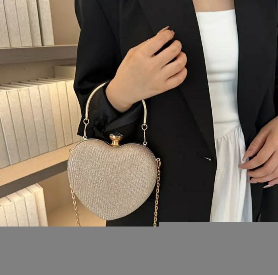 Elegant Heart-Shaped Evening Clutch – Women’s Chain Crossbody Bag