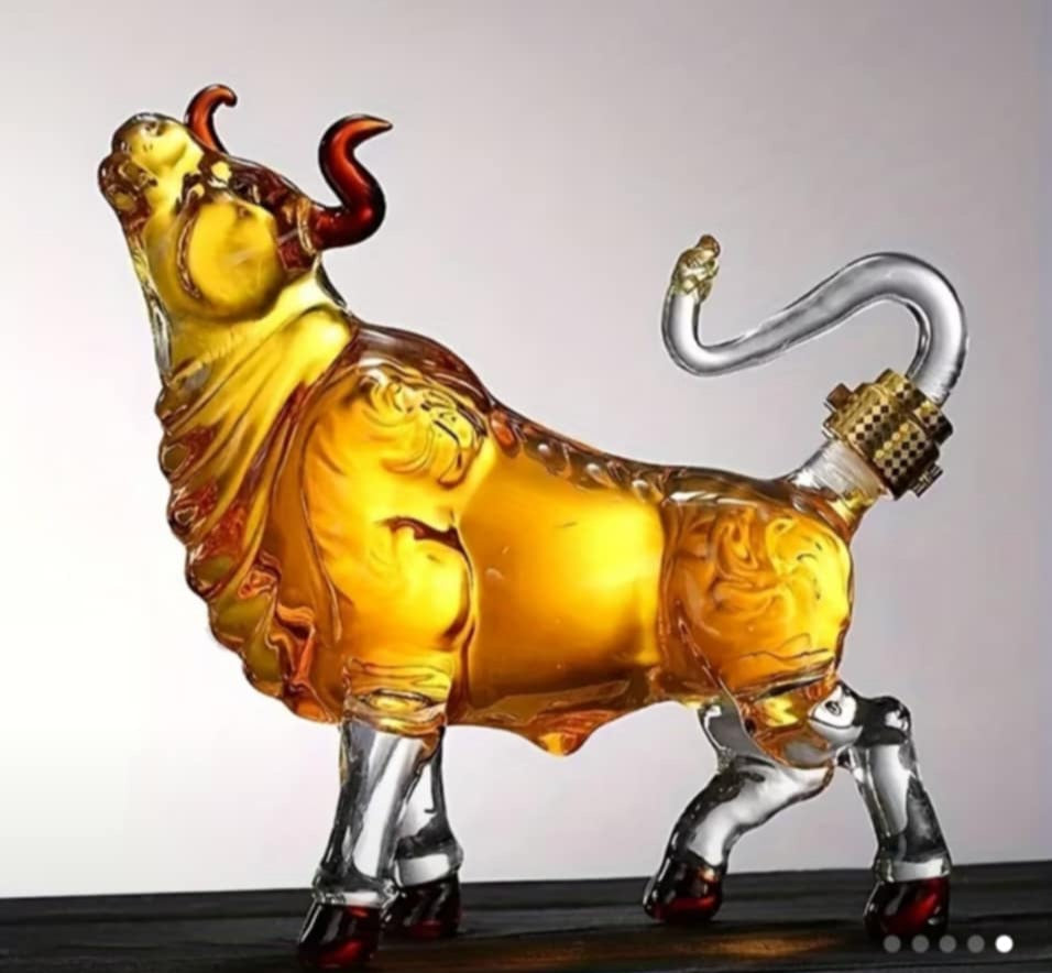 Luxury Bull-Shaped Glass Whiskey Decanter – 1000 ml Crystal Decanter with Aerator