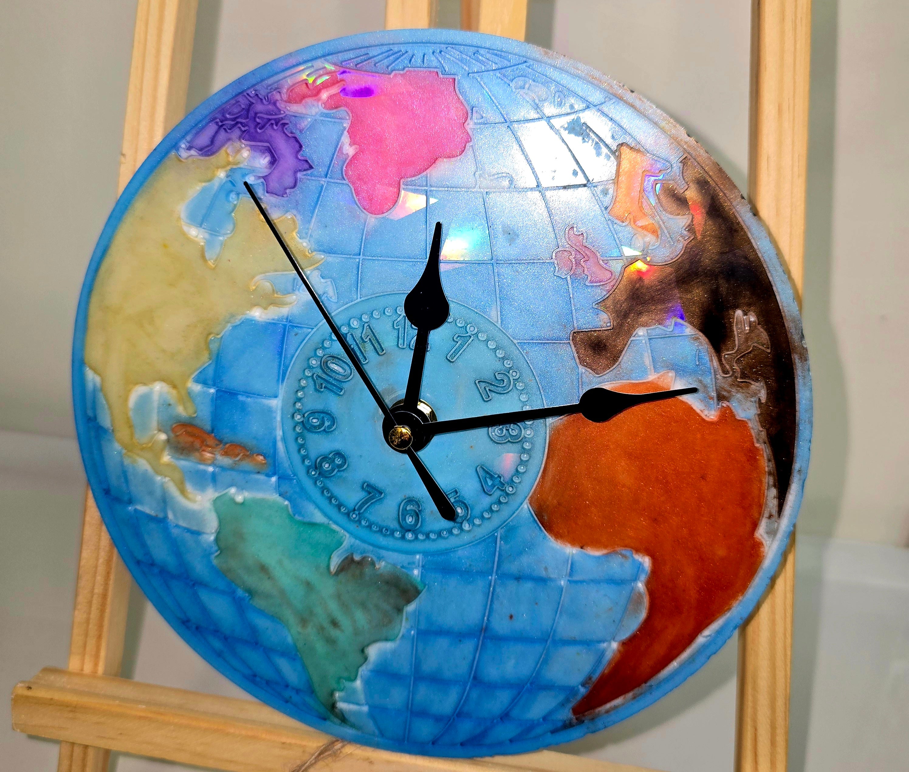 Handmade Epoxy Resin World Map Wall Clock 20cm.