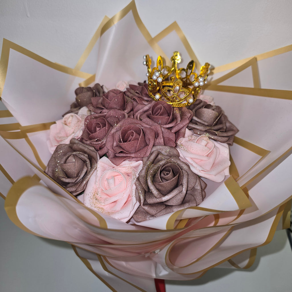 Eternal Rose Bouquet with Decorative Crown – 15 Preserved Roses