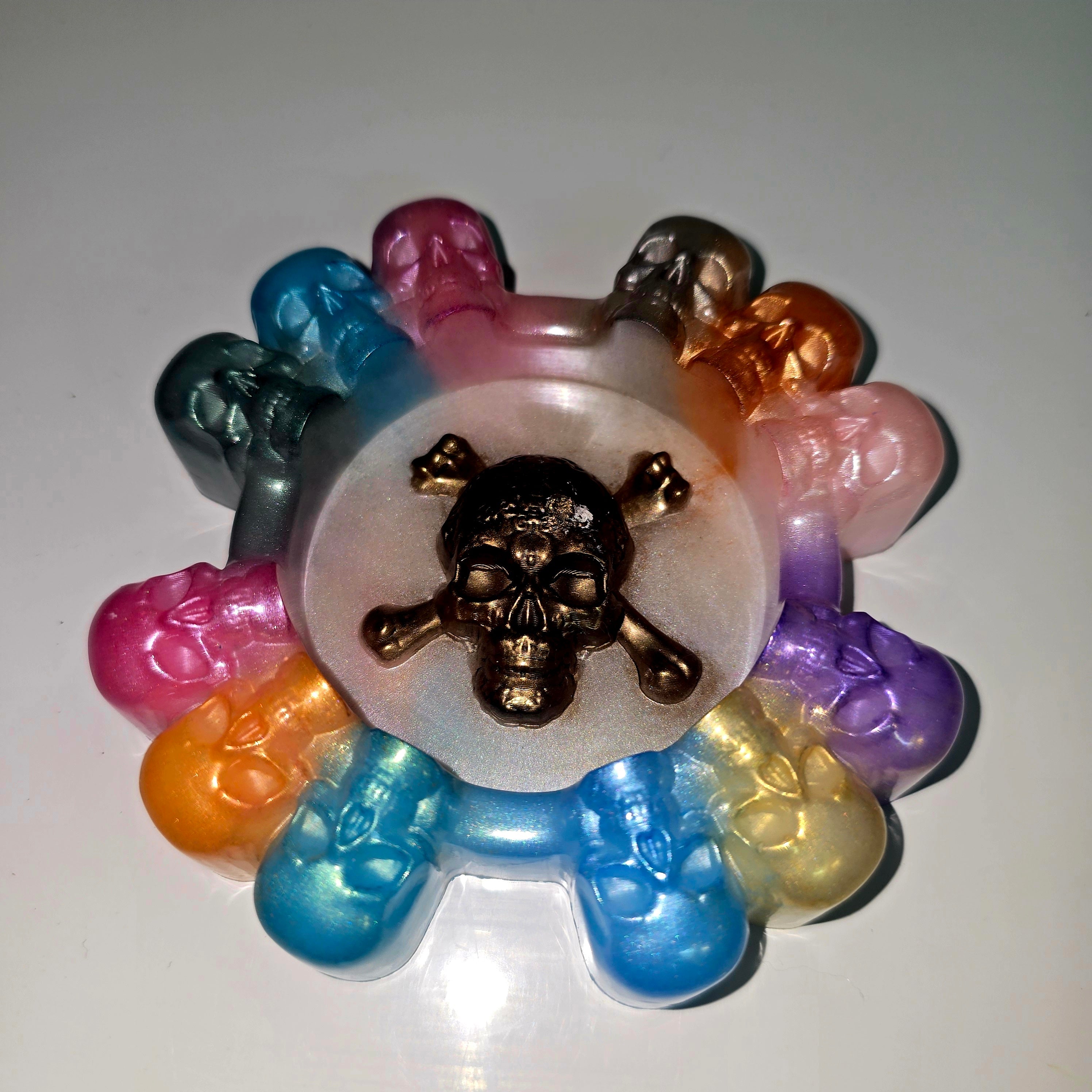 Handmade Skull Ashtray – Resin Gothic Home Decor, 12 cm Round, Unique Colors