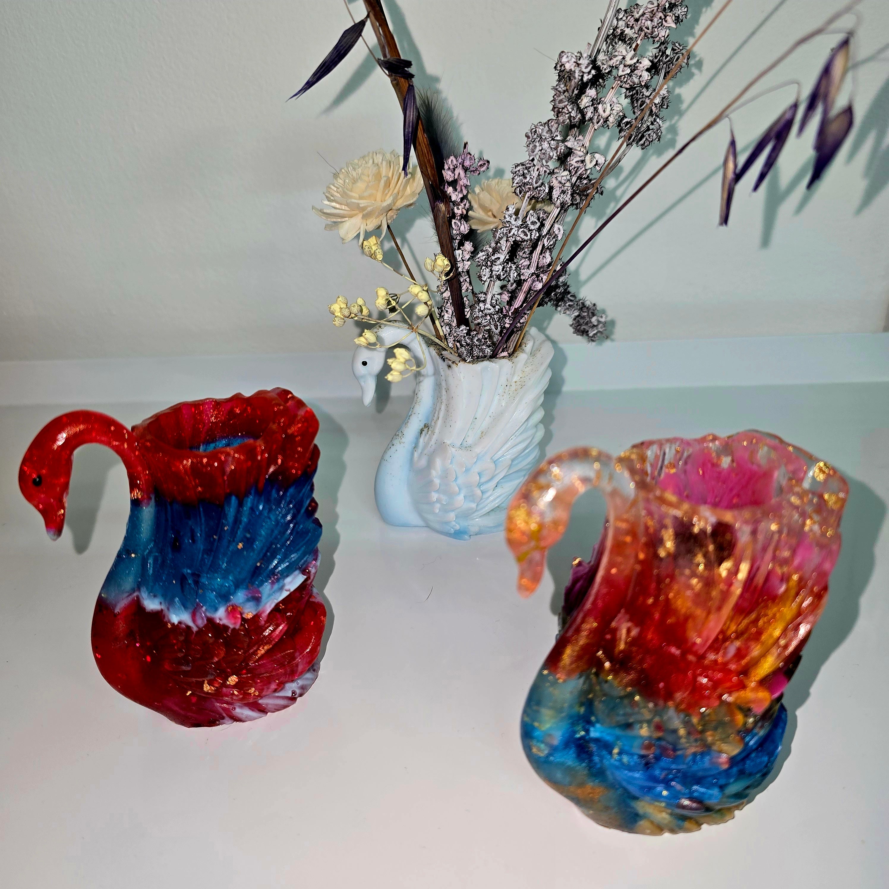 Handmade Epoxy Resin Swan Mini Vase – Decorative Home Accent (Approx. 10 cm)