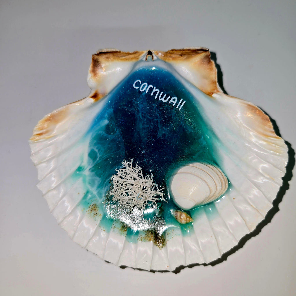 Handmade Resin Seashell Decor – Coastal Theme (8–10 cm)