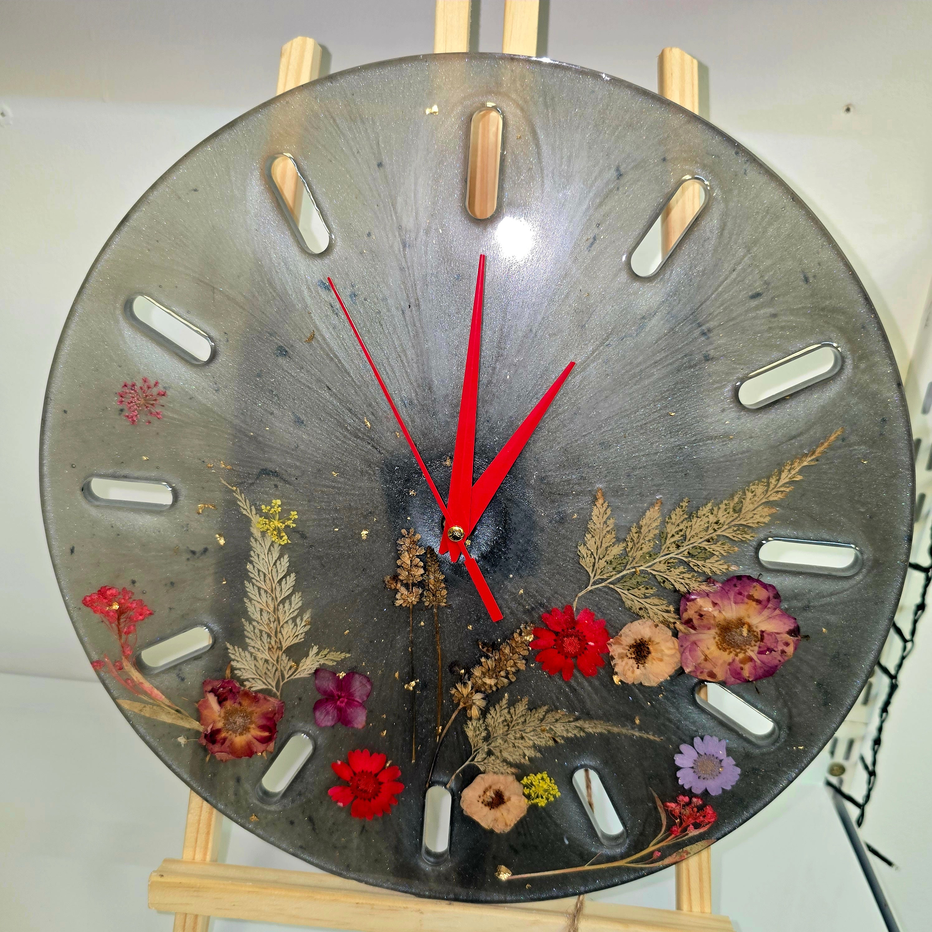 Handmade Epoxy Resin Wall Clock with Natural Dried Flowers – 30 cm