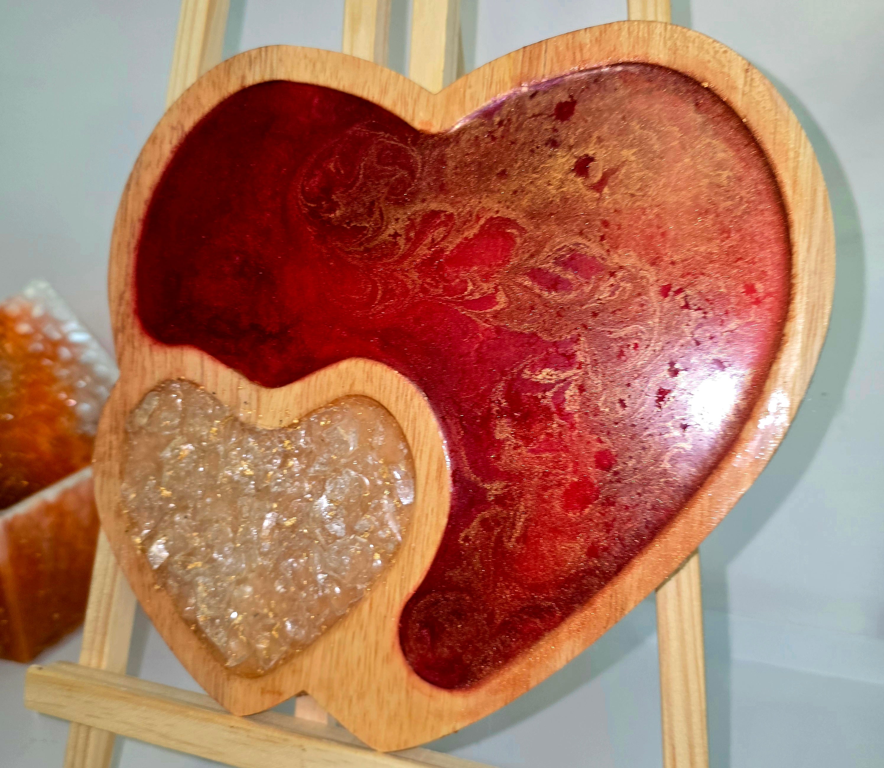 Handmade Heart-Shaped Resin Serving Board – Abstract Decorative Tray (23 × 30 cm)