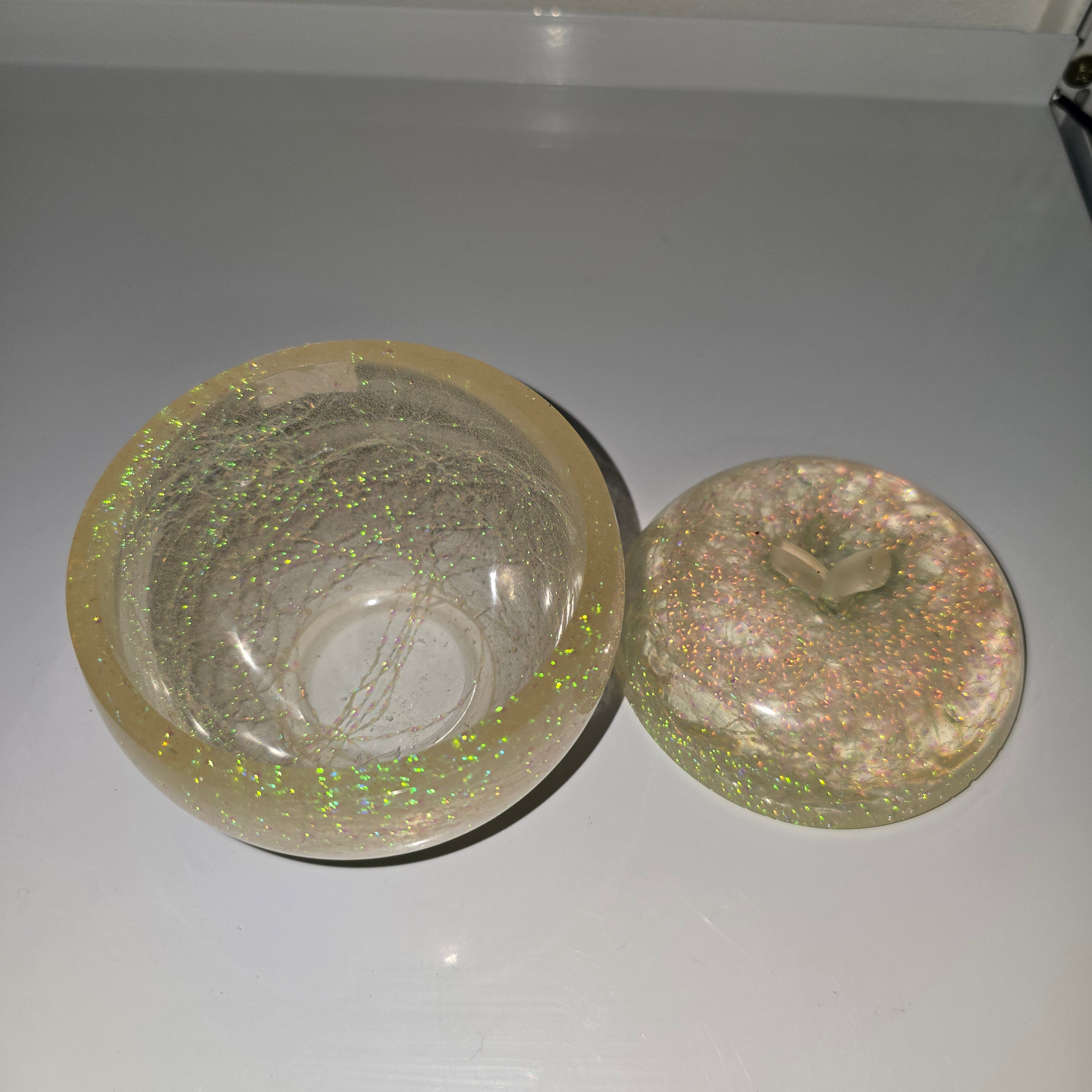 Apple-Shaped Jewellery Box – Handmade Resin Trinket Box (Assorted Colours)