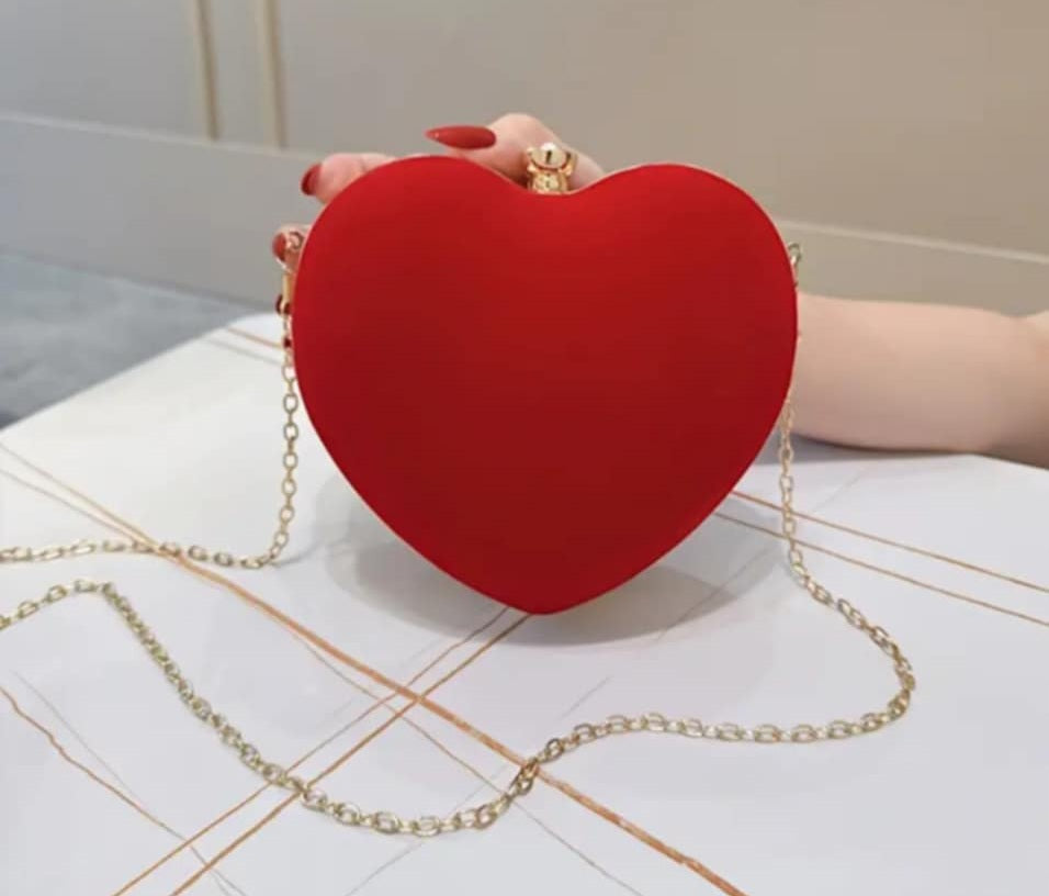 Heart-shaped mini evening bag with chain strap