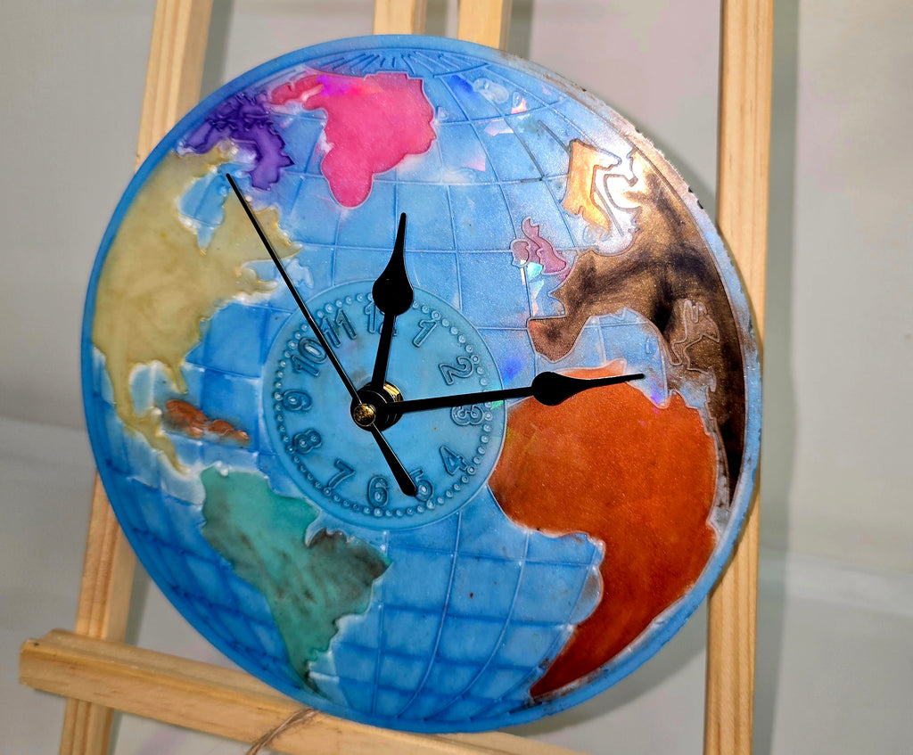 Handmade Epoxy Resin World Map Wall Clock 20cm.