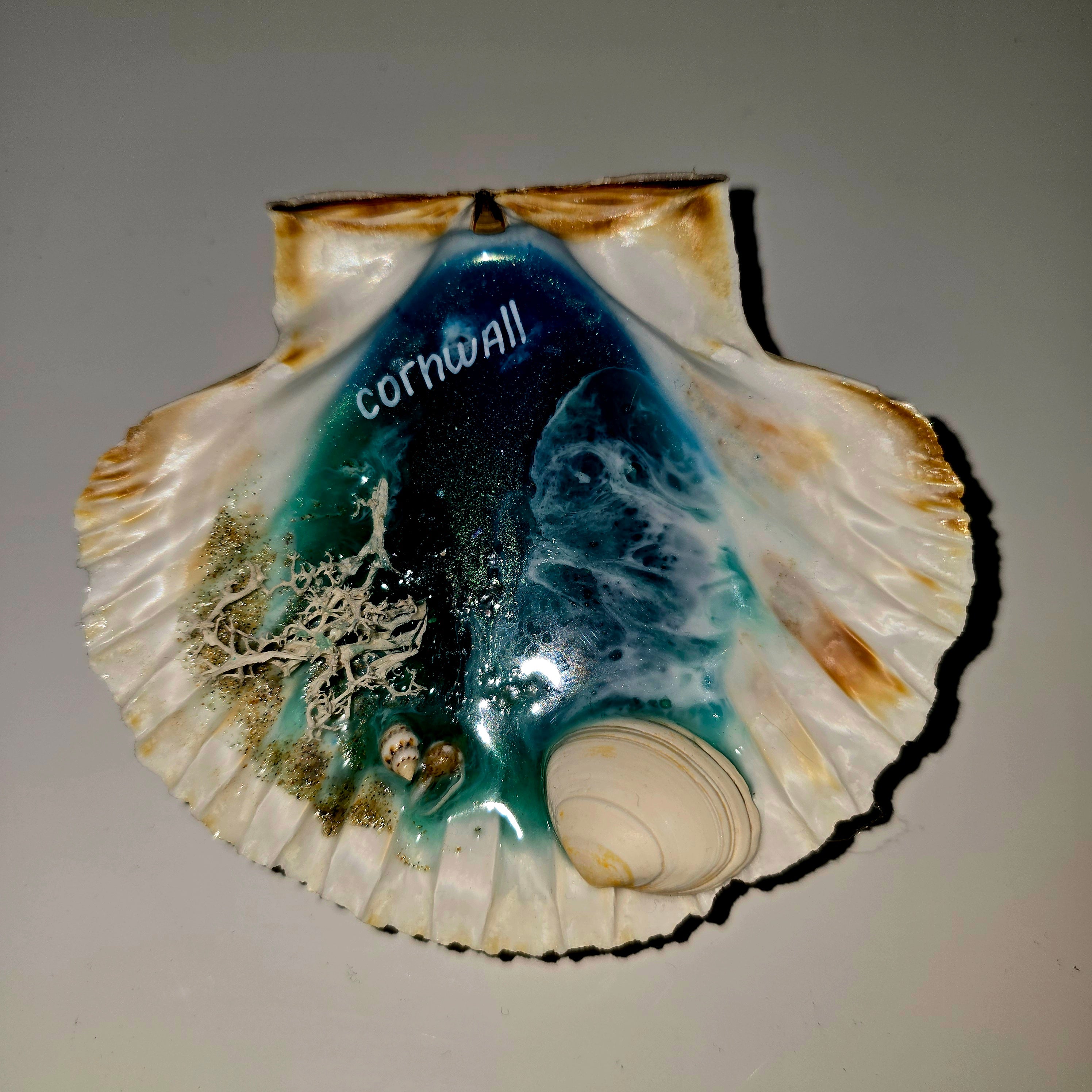 Handmade Resin Seashell Decor – Coastal Theme (8–10 cm)