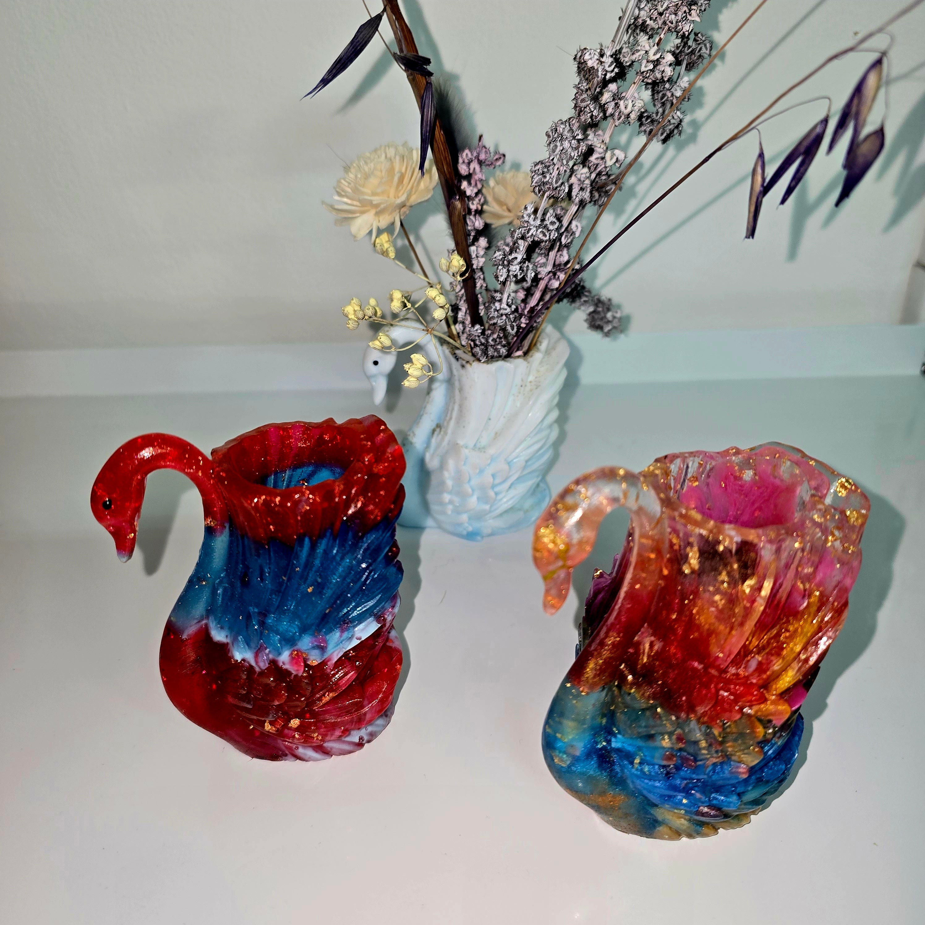 Handmade Epoxy Resin Swan Mini Vase – Decorative Home Accent (Approx. 10 cm)