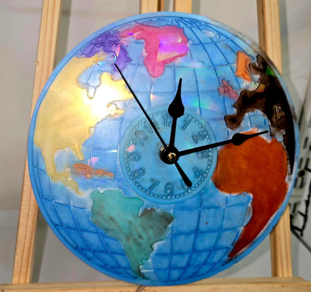 Handmade Epoxy Resin World Map Wall Clock 20cm.