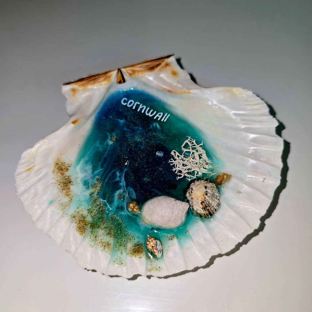 Handmade Resin Seashell Decor – Coastal Theme (8–10 cm)