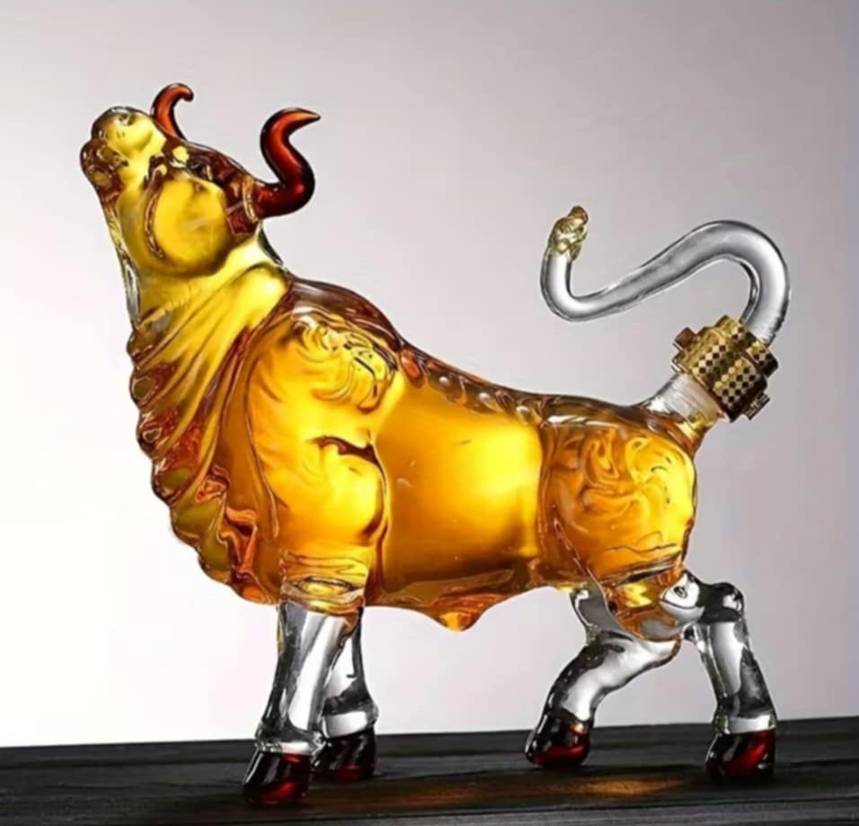 Luxury Bull-Shaped Glass Whiskey Decanter – 1000 ml Crystal Decanter with Aerator