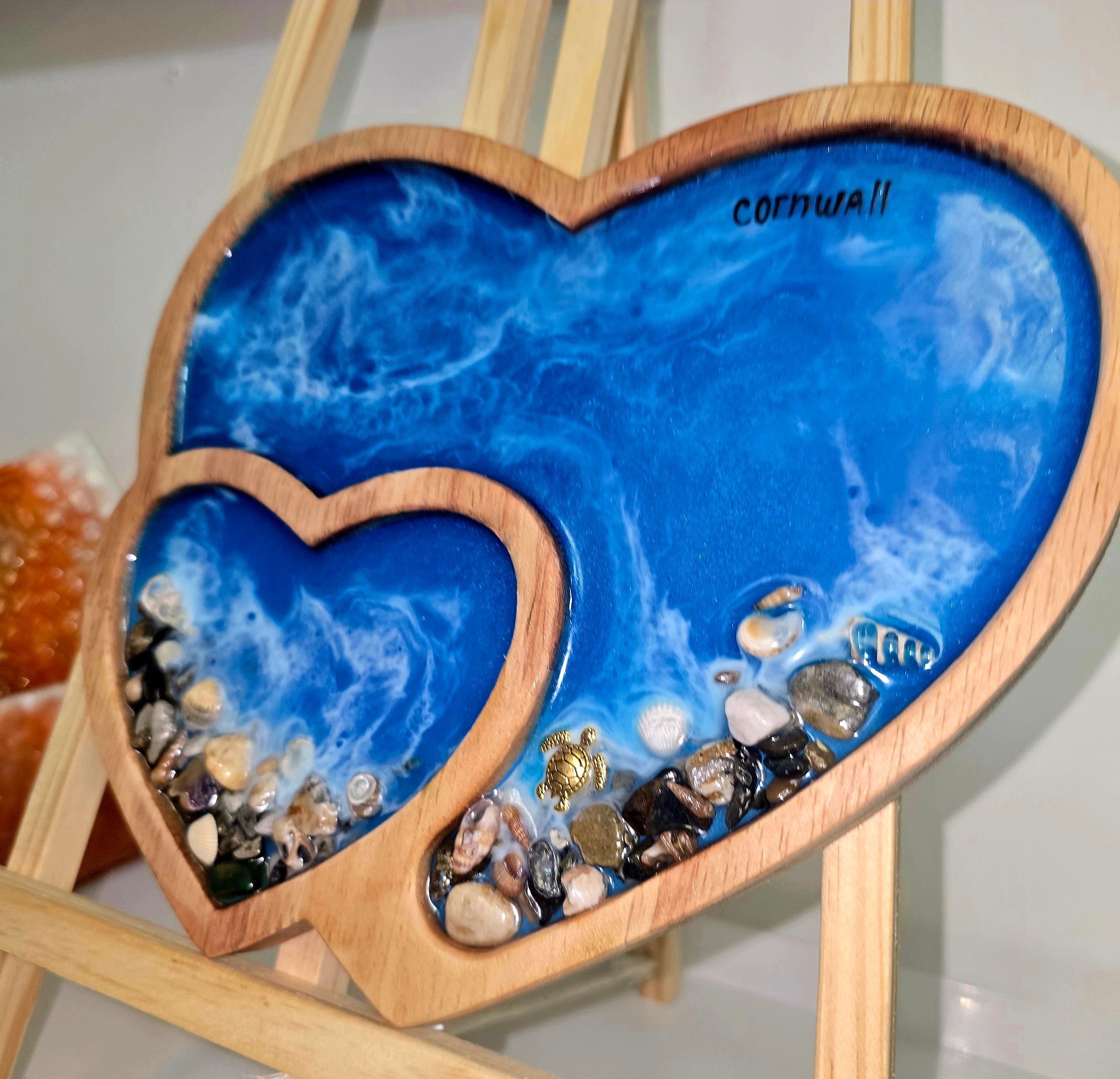 Handmade Heart-Shaped Resin Serving Board – Abstract Decorative Tray (23 × 30 cm)
