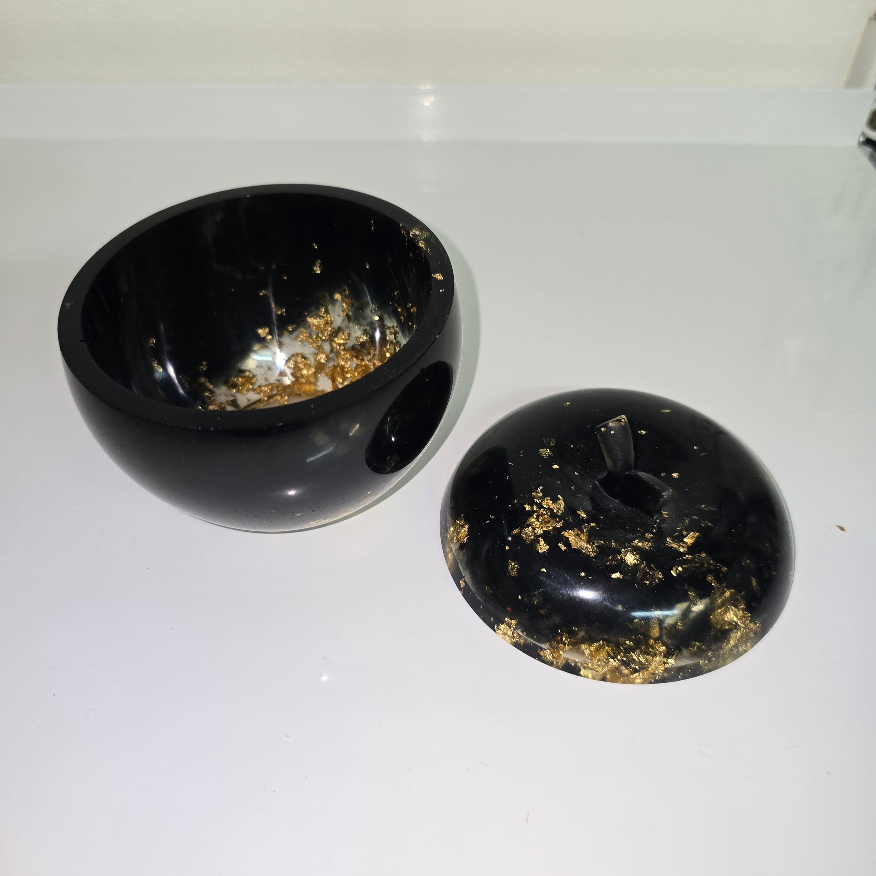 Apple-Shaped Jewellery Box – Handmade Resin Trinket Box (Assorted Colours)