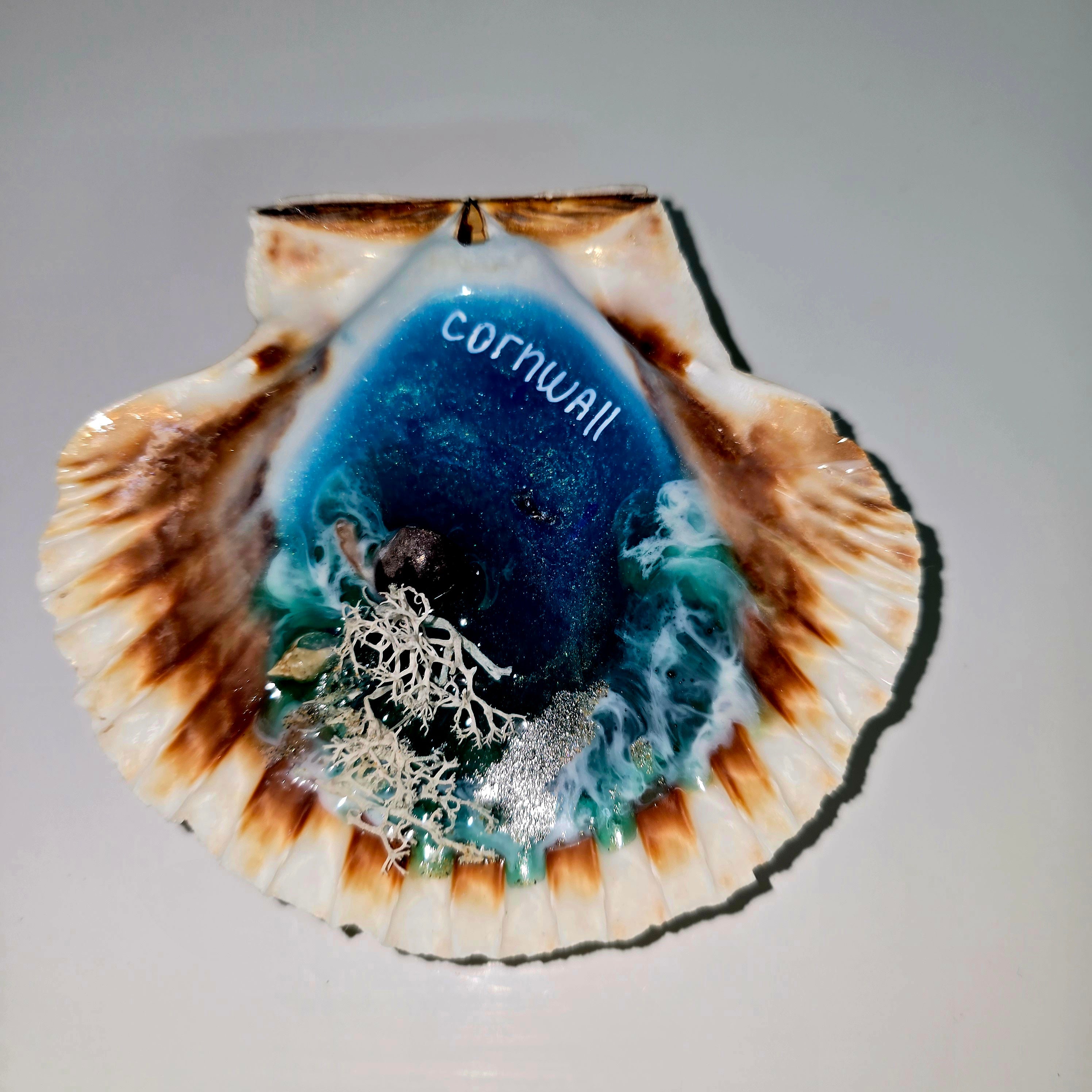 Handmade Resin Seashell Decor – Coastal Theme (8–10 cm)