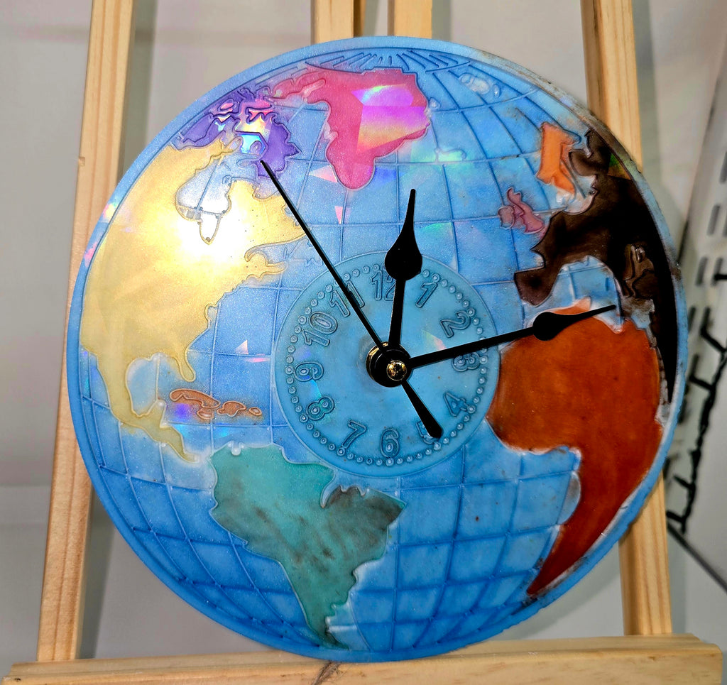 Handmade Epoxy Resin World Map Wall Clock 20cm.