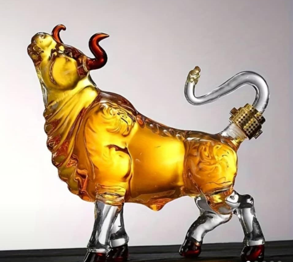 Luxury Bull-Shaped Glass Whiskey Decanter – 1000 ml Crystal Decanter with Aerator