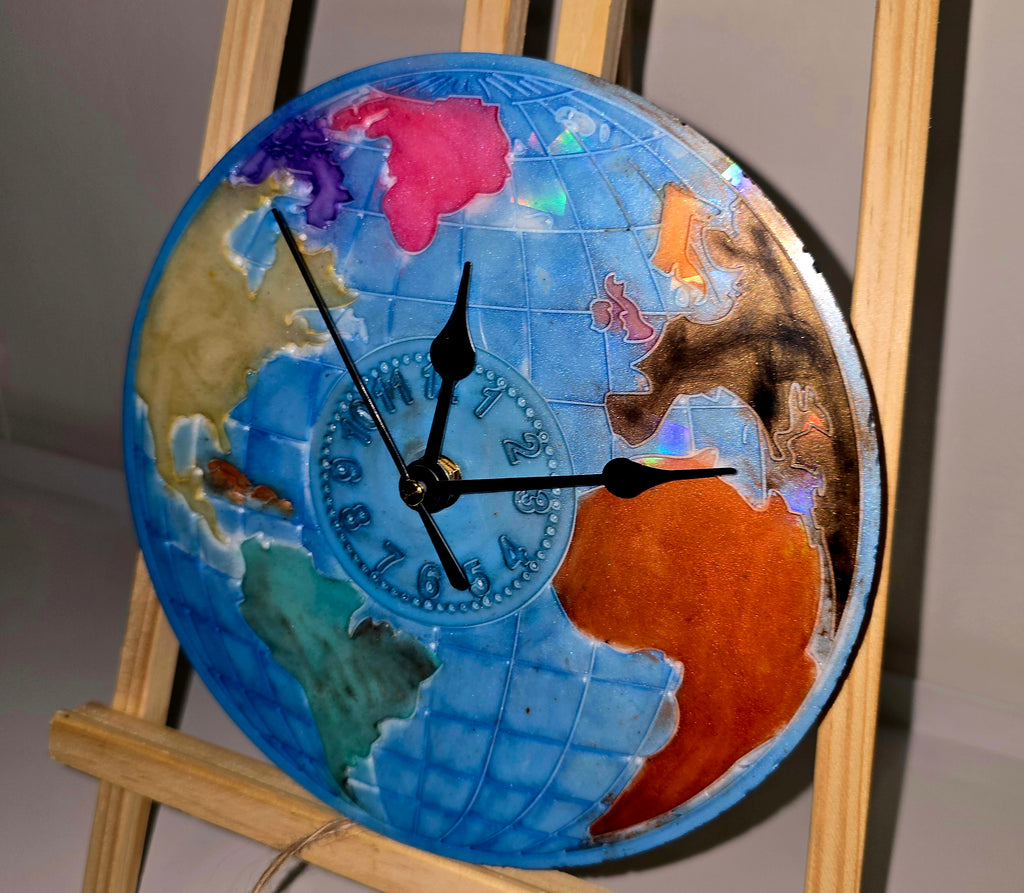 Handmade Epoxy Resin World Map Wall Clock 20cm.
