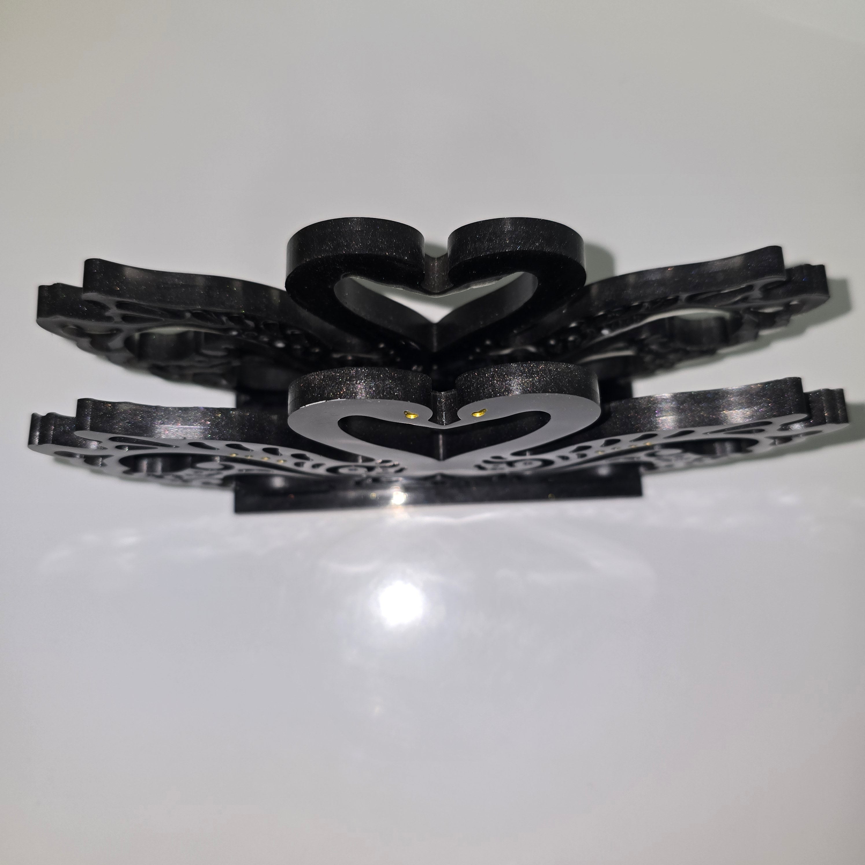 🦢🦢 Decorative Napkin Holder with Two Swans & Heart Design – Elegant Table Decor