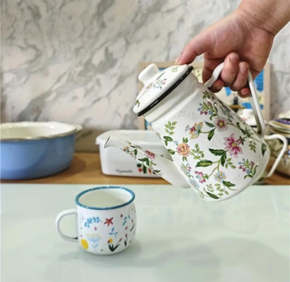 Floral Enamel Kettle – 1.2L Vintage Style Tea & Coffee Pot