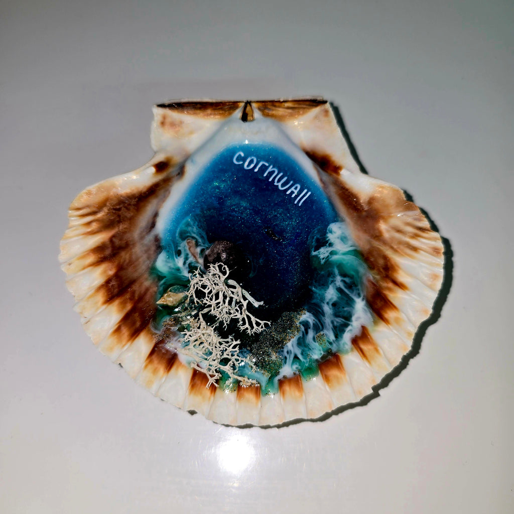 Handmade Resin Seashell Decor – Coastal Theme (8–10 cm)
