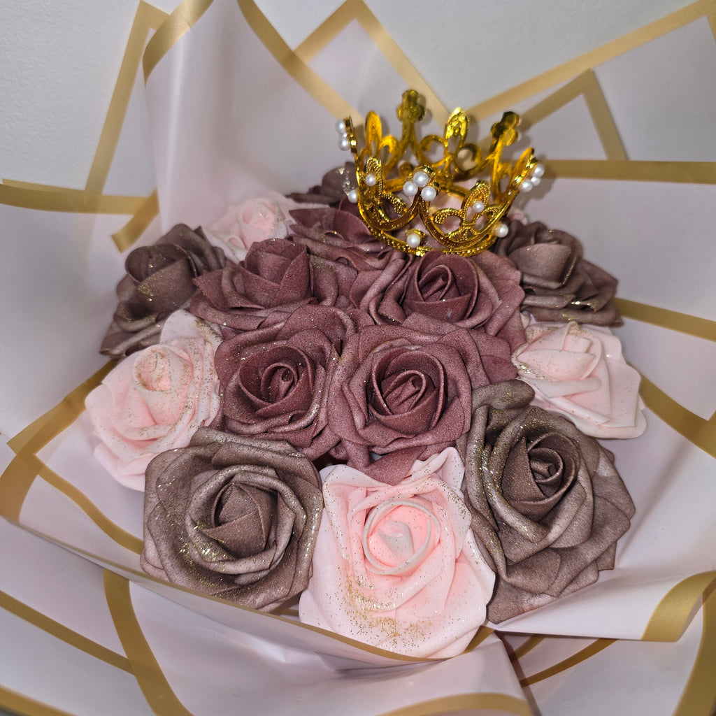Eternal Rose Bouquet with Decorative Crown – 15 Preserved Roses
