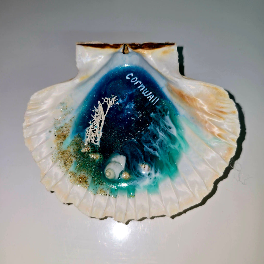 Handmade Resin Seashell Decor – Coastal Theme (8–10 cm)