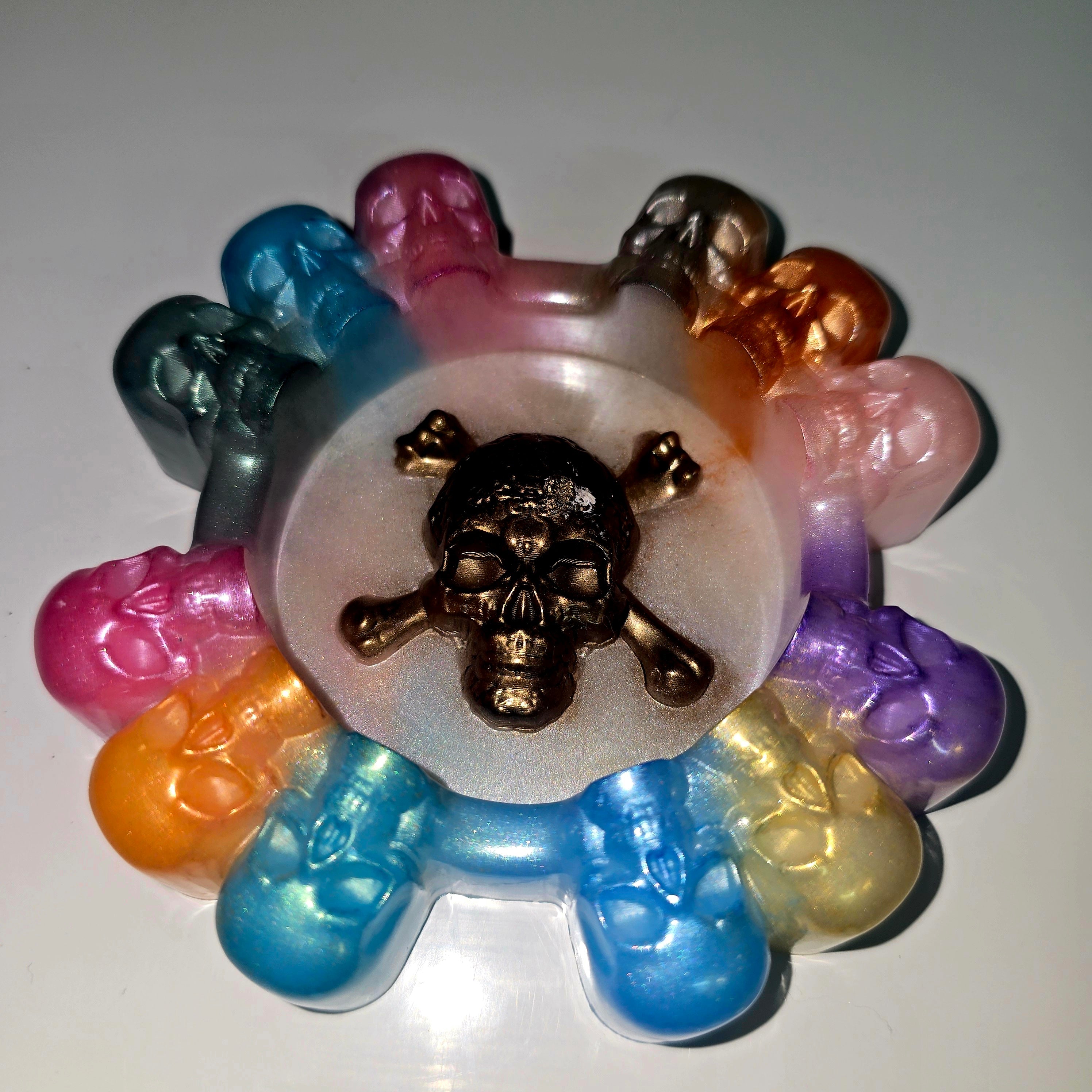 Handmade Skull Ashtray – Resin Gothic Home Decor, 12 cm Round, Unique Colors