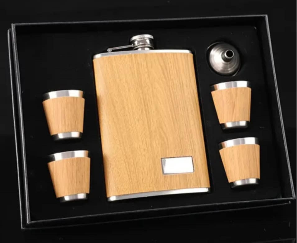 Luxury Gentleman Flask Set with Shot Glasses – Classic Wood Design