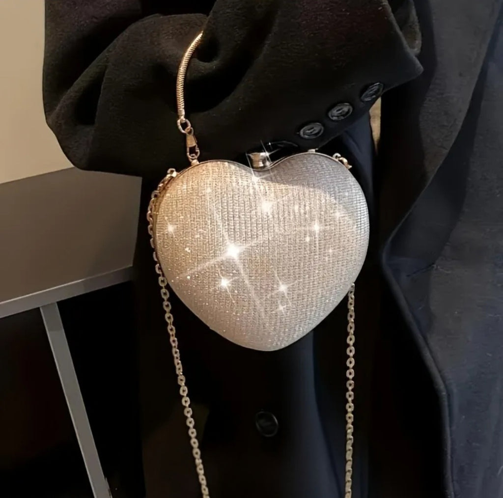 Elegant Heart-Shaped Evening Clutch – Women’s Chain Crossbody Bag