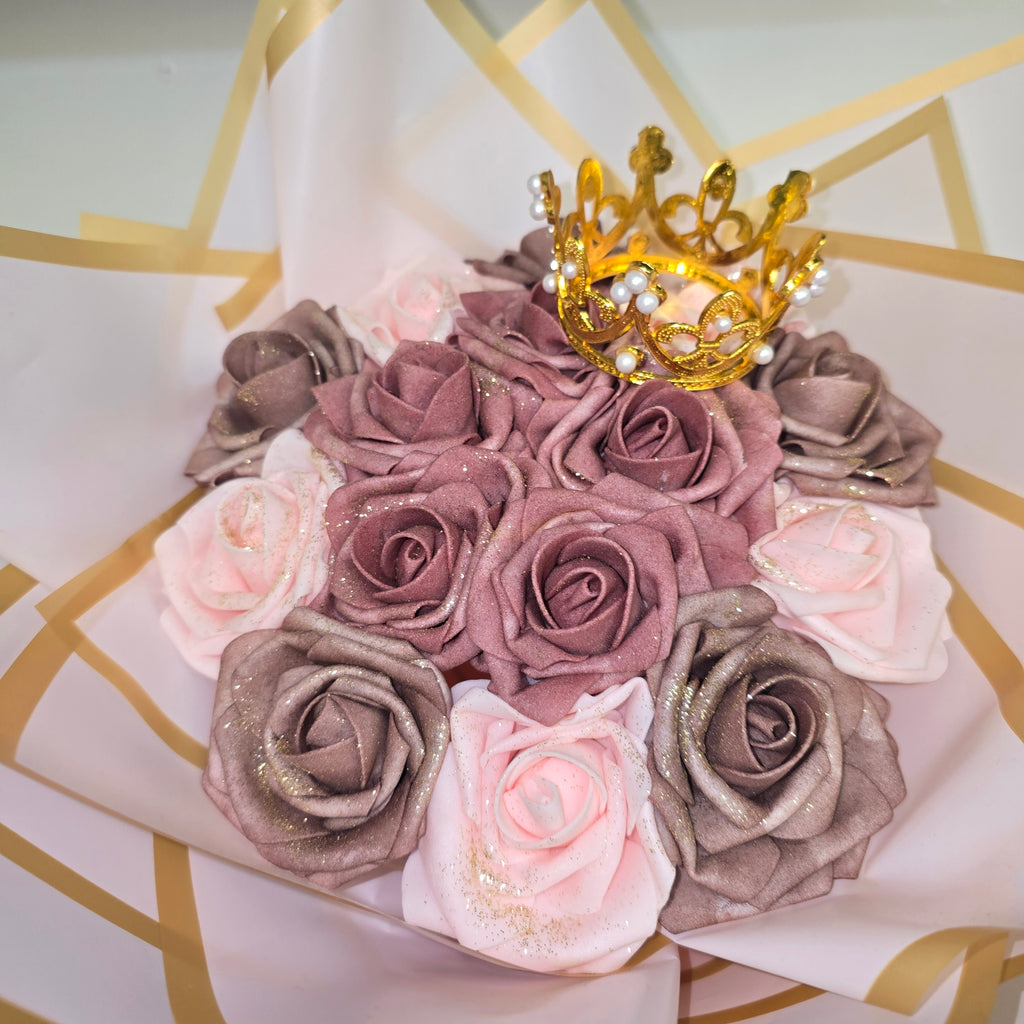 Eternal Rose Bouquet with Decorative Crown – 15 Preserved Roses