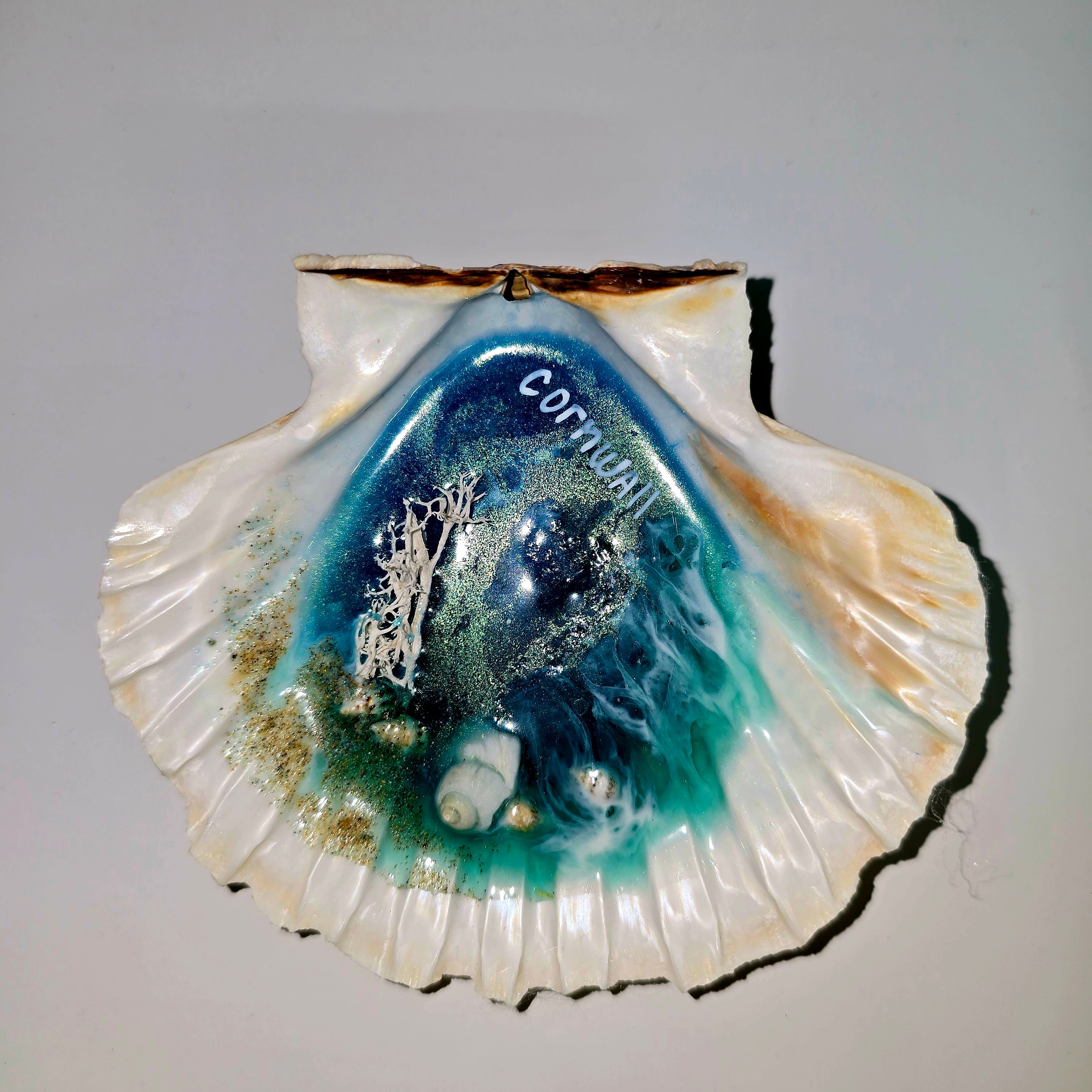 Handmade Resin Seashell Decor – Coastal Theme (8–10 cm)