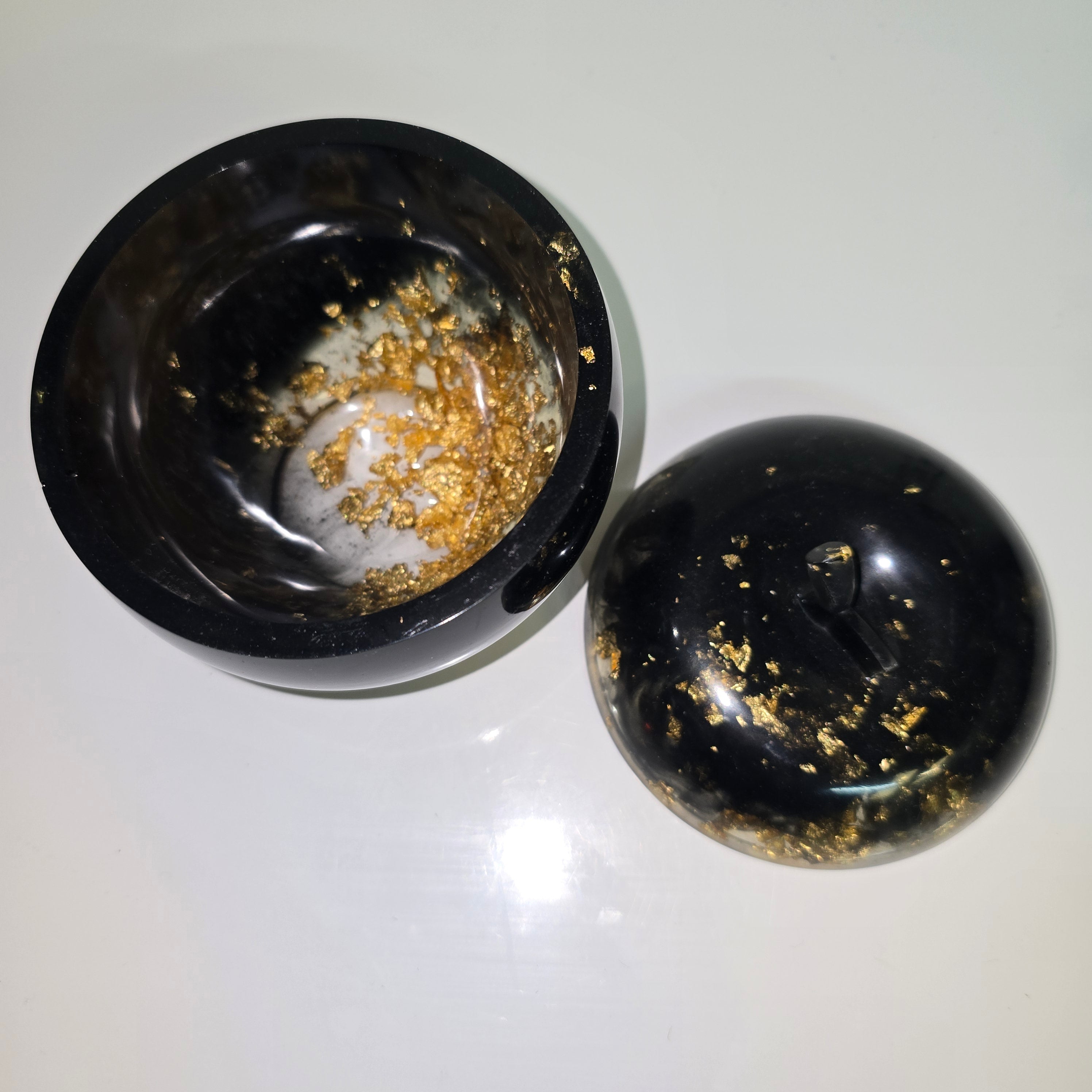 Apple-Shaped Jewellery Box – Handmade Resin Trinket Box (Assorted Colours)