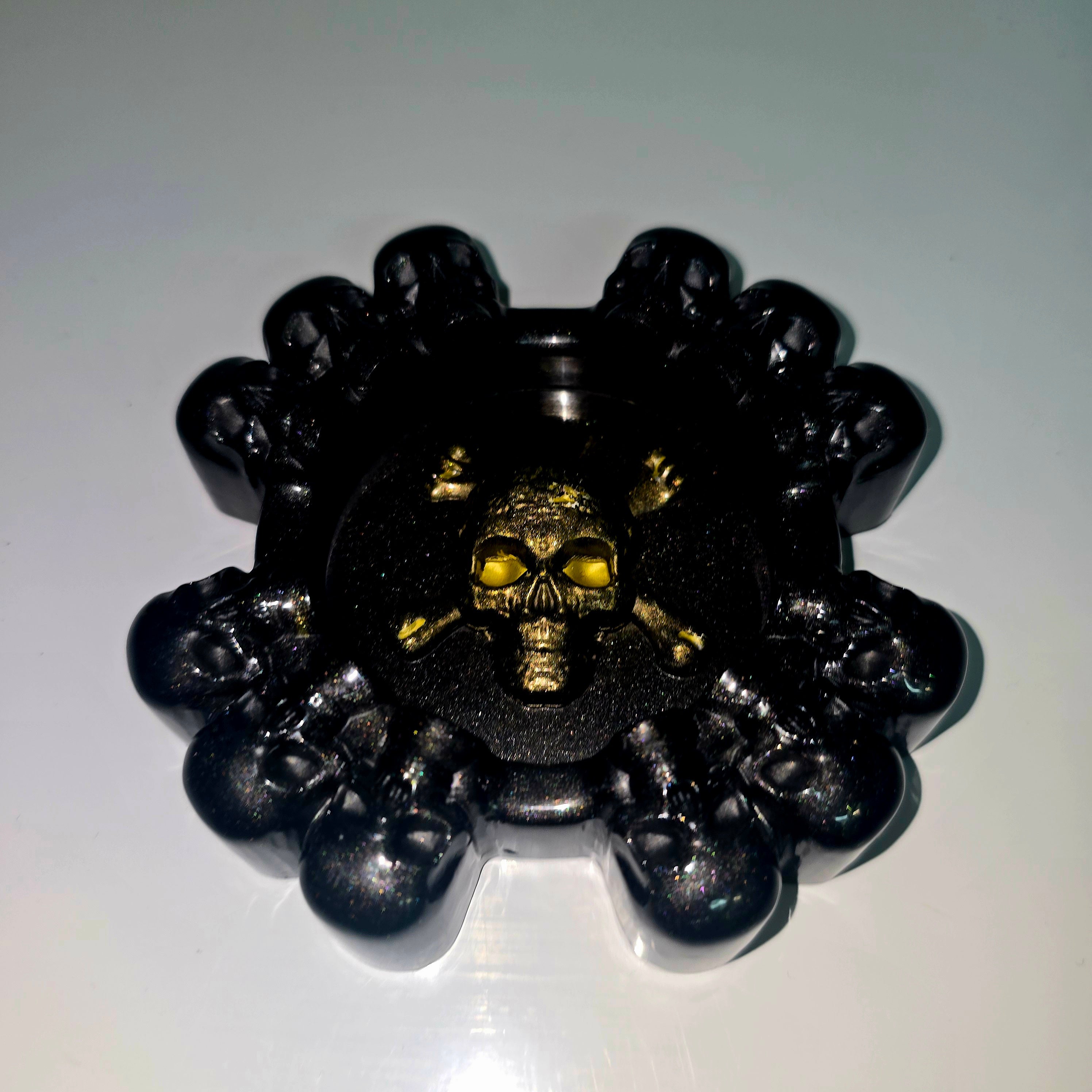 Handmade Skull Ashtray – Resin Gothic Home Decor, 12 cm Round, Unique Colors